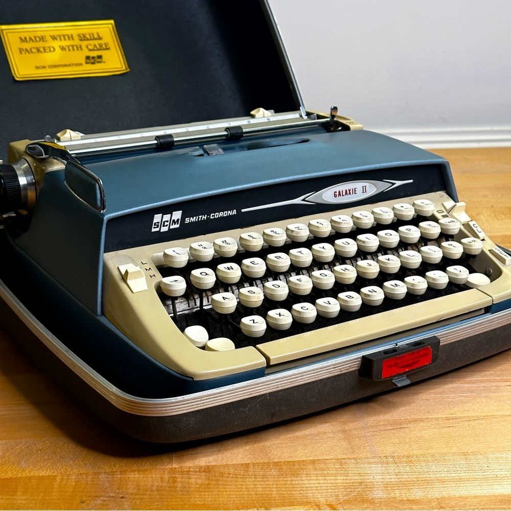 Galaxie II Smith Corona Typewriter with Case
